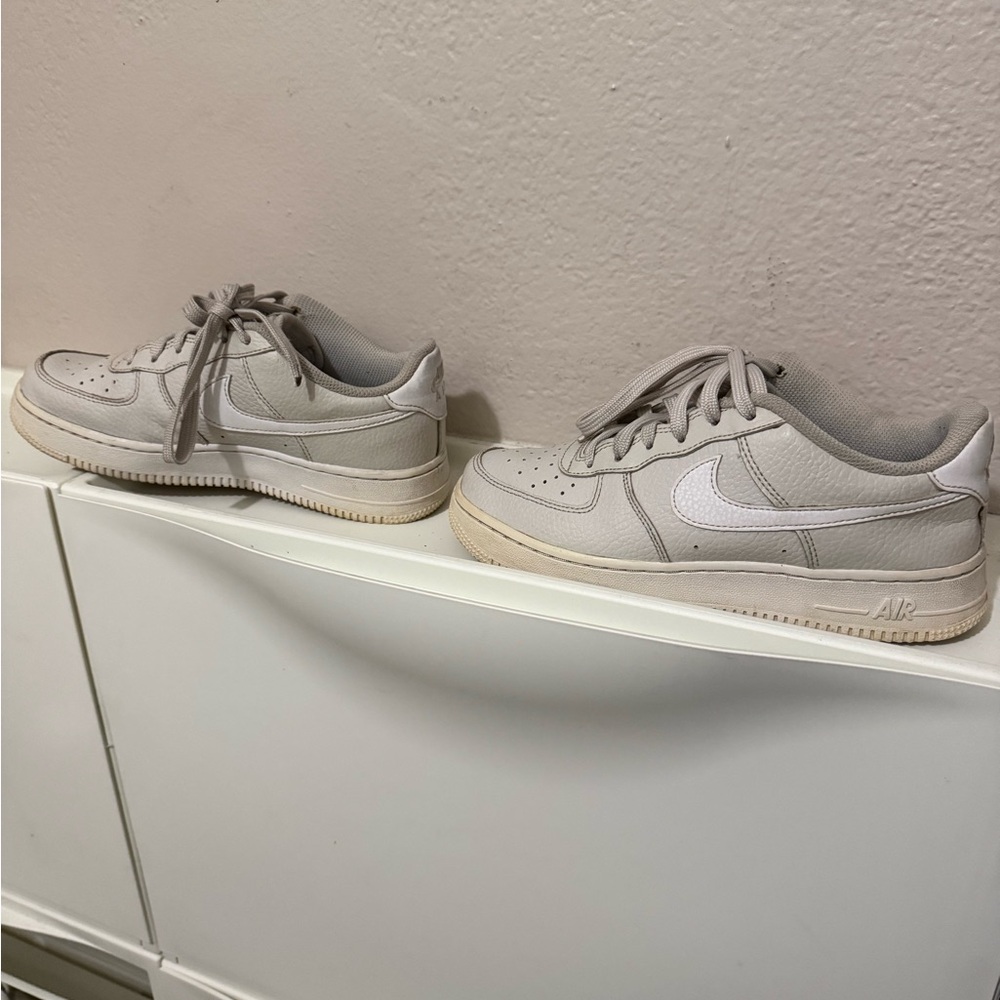 Nike Light Gray Sneakers with White Accents